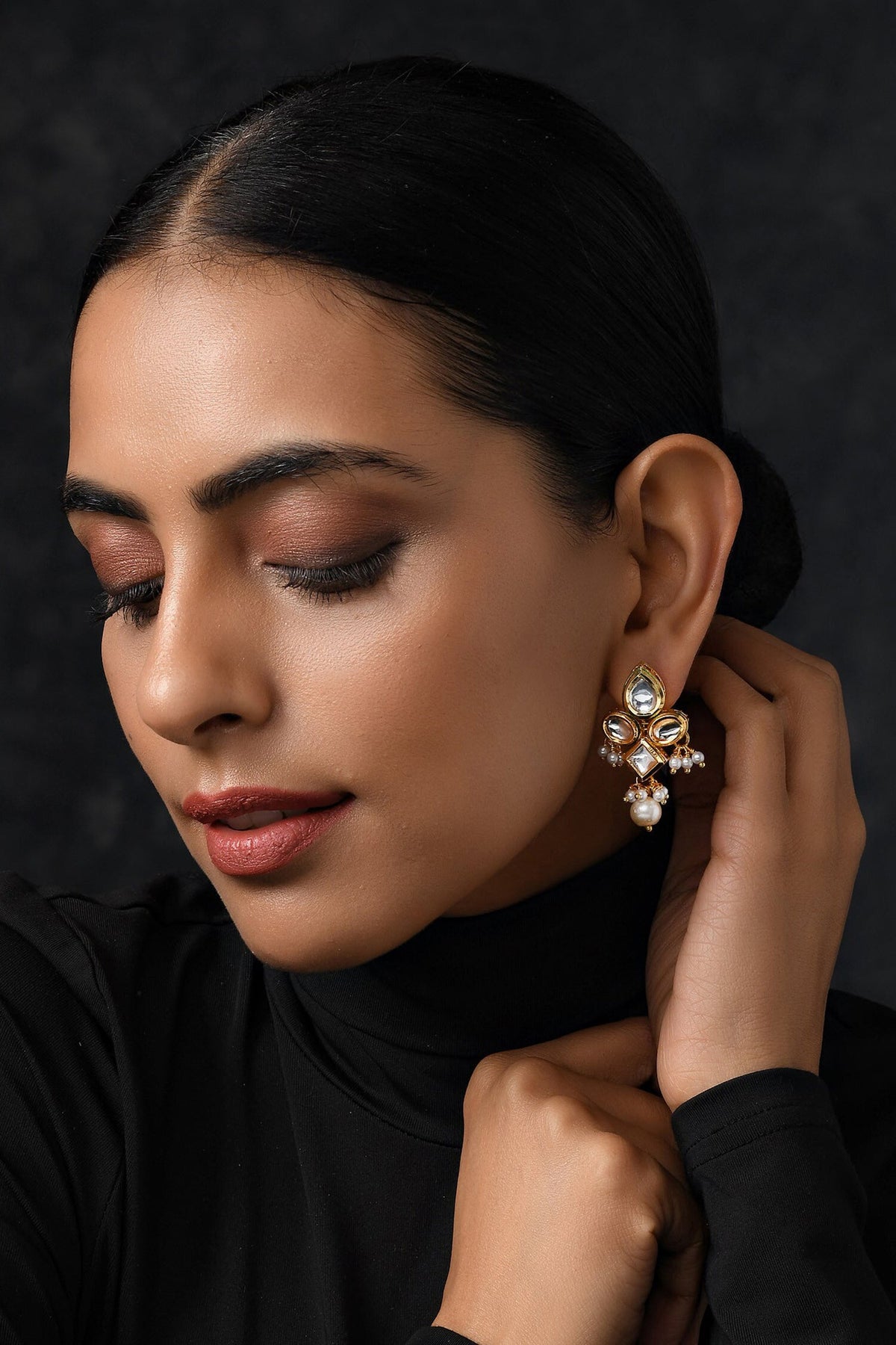 Carved Kundan Embellished Earrings 