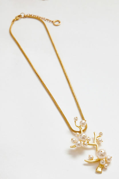 Kent Abstract Carved Pendant Necklace 