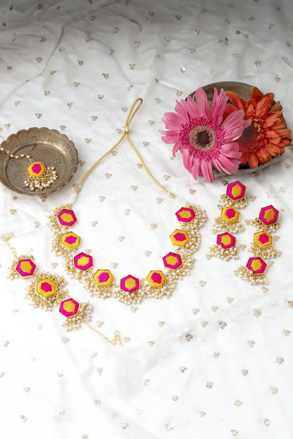 Daffodil Protea Necklace Set 