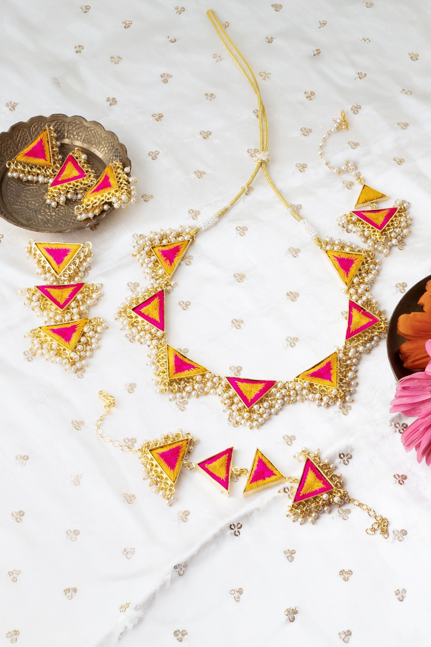 Mellow Bougainvillea Necklace Set 