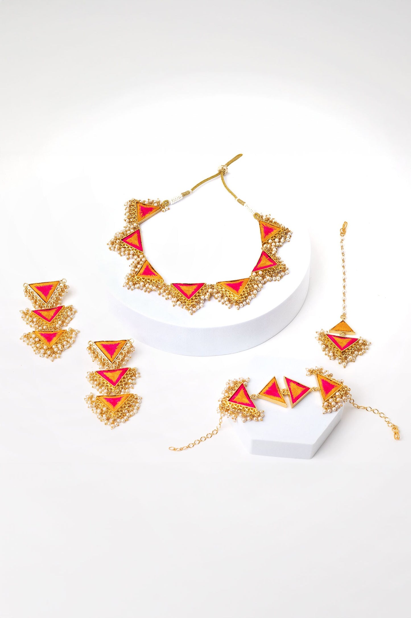 Mellow Bougainvillea Necklace Set 