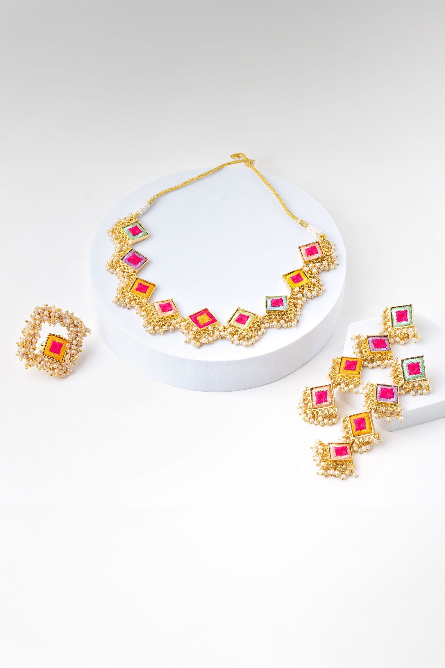 Vibrant Lily Necklace Set 