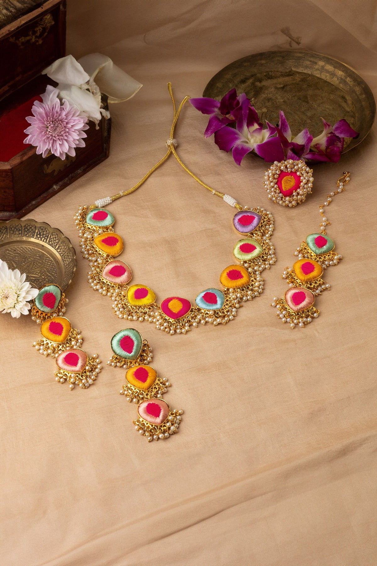 Multicolor Silk Thread Necklace Set 