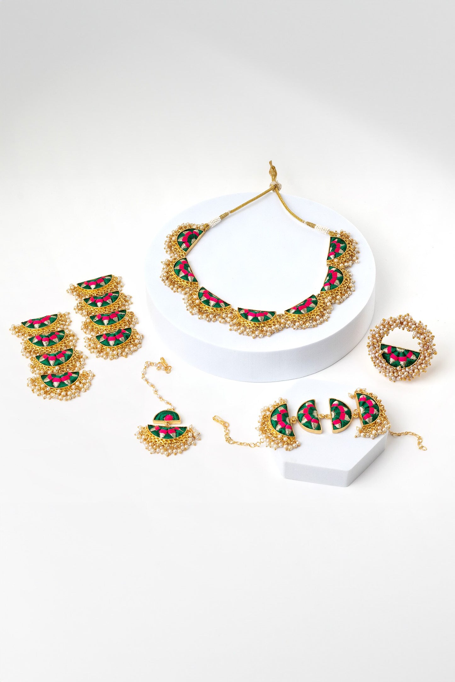 Forest Lily Semicircular Motif Necklace Set 