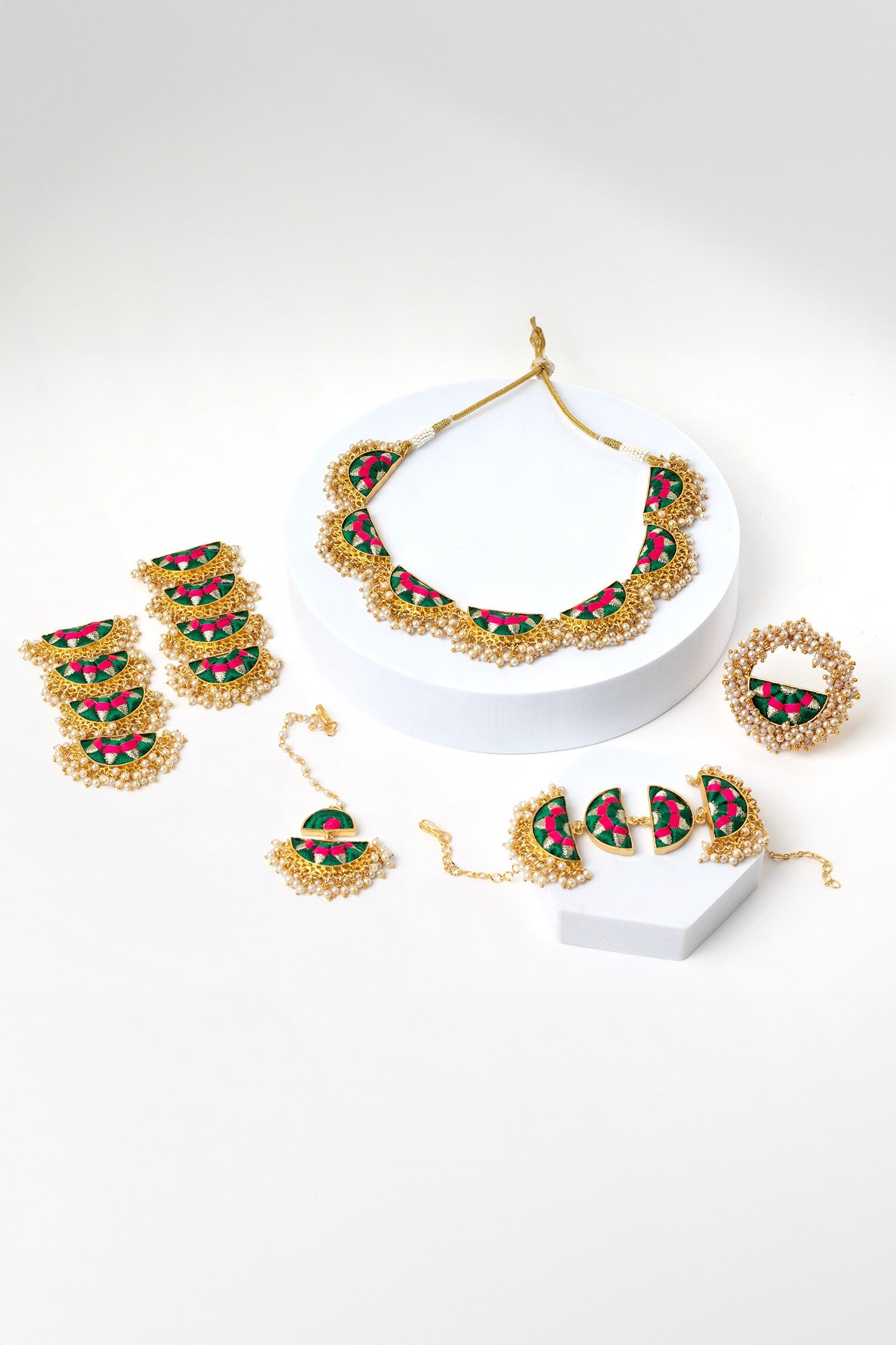 Forest Lily Semicircular Motif Necklace Set 