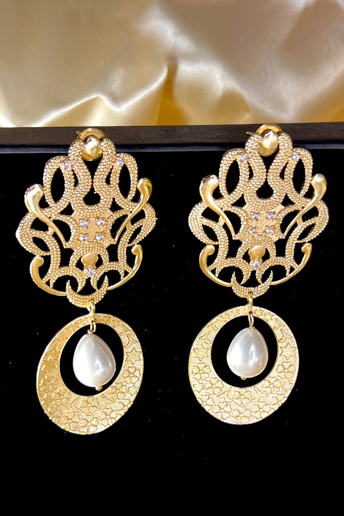 Nizaam Pearl Drop Earrings 