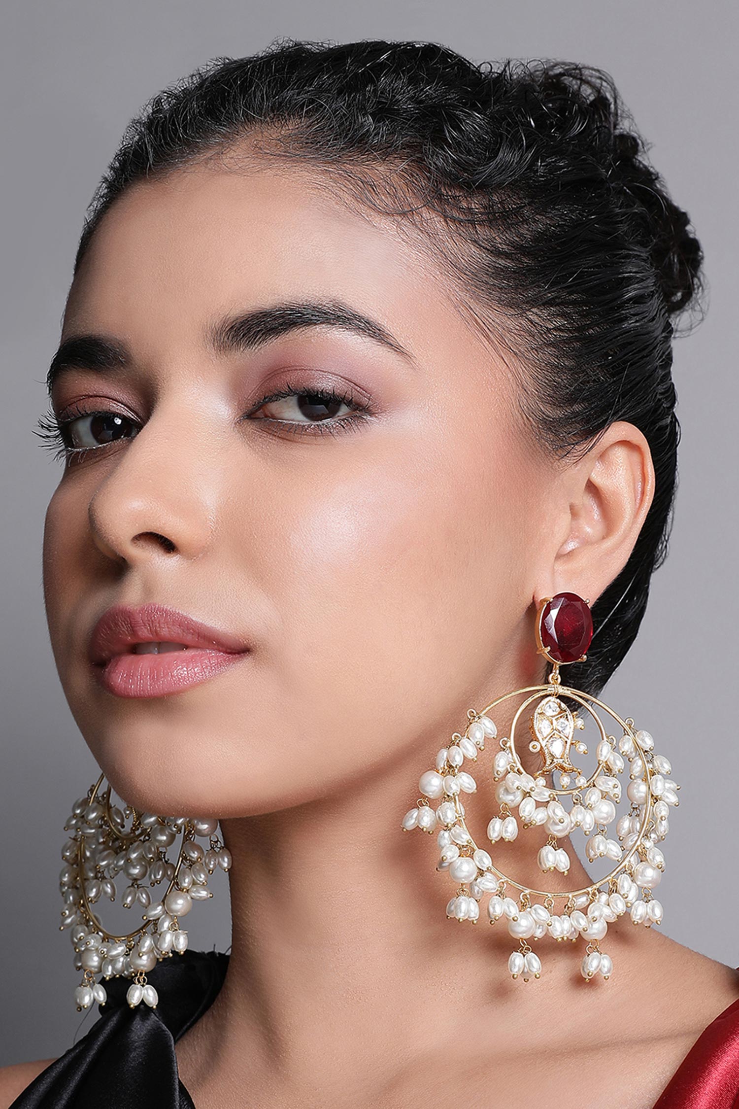 Le Avyay Pearl Chandbalis 