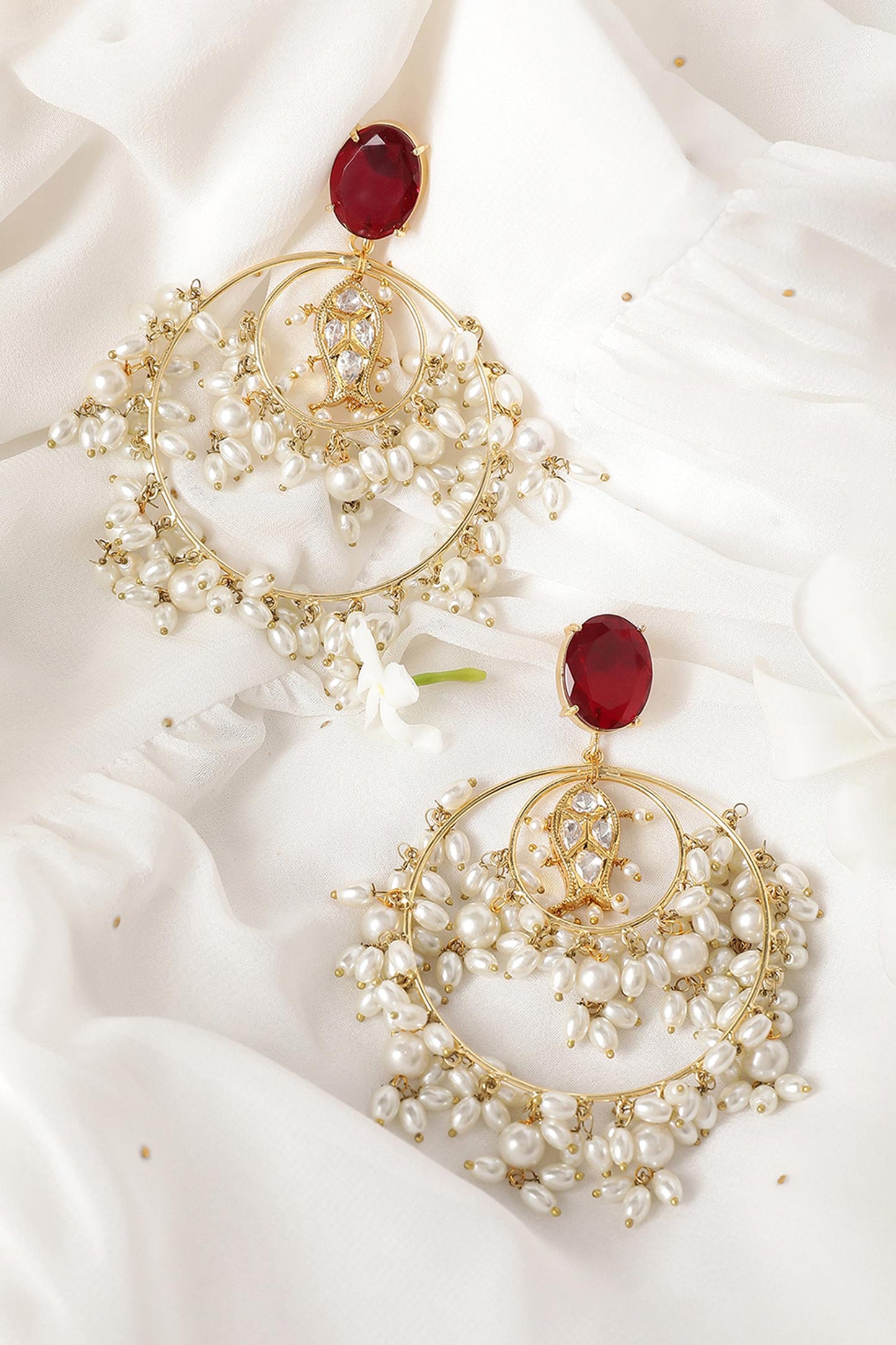Le Avyay Pearl Chandbalis 