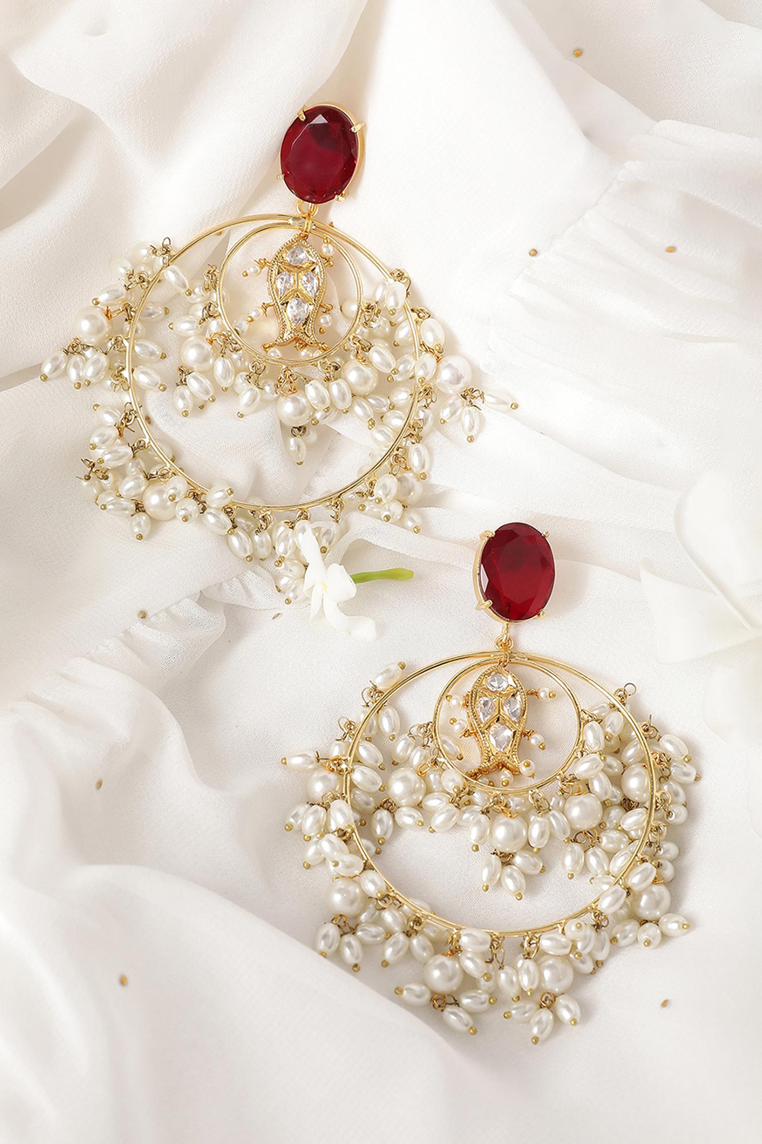 Le Avyay Pearl Chandbalis 