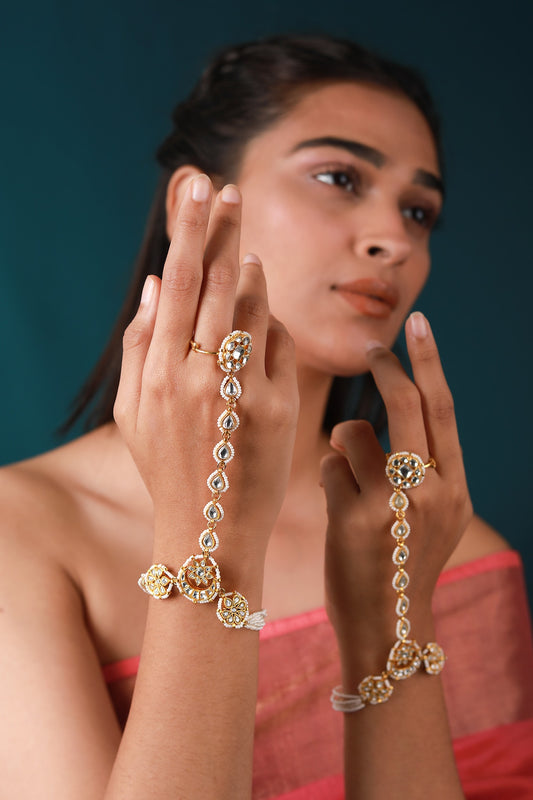 Kundan & Pearl Embellished Haathphool - Set of 2 