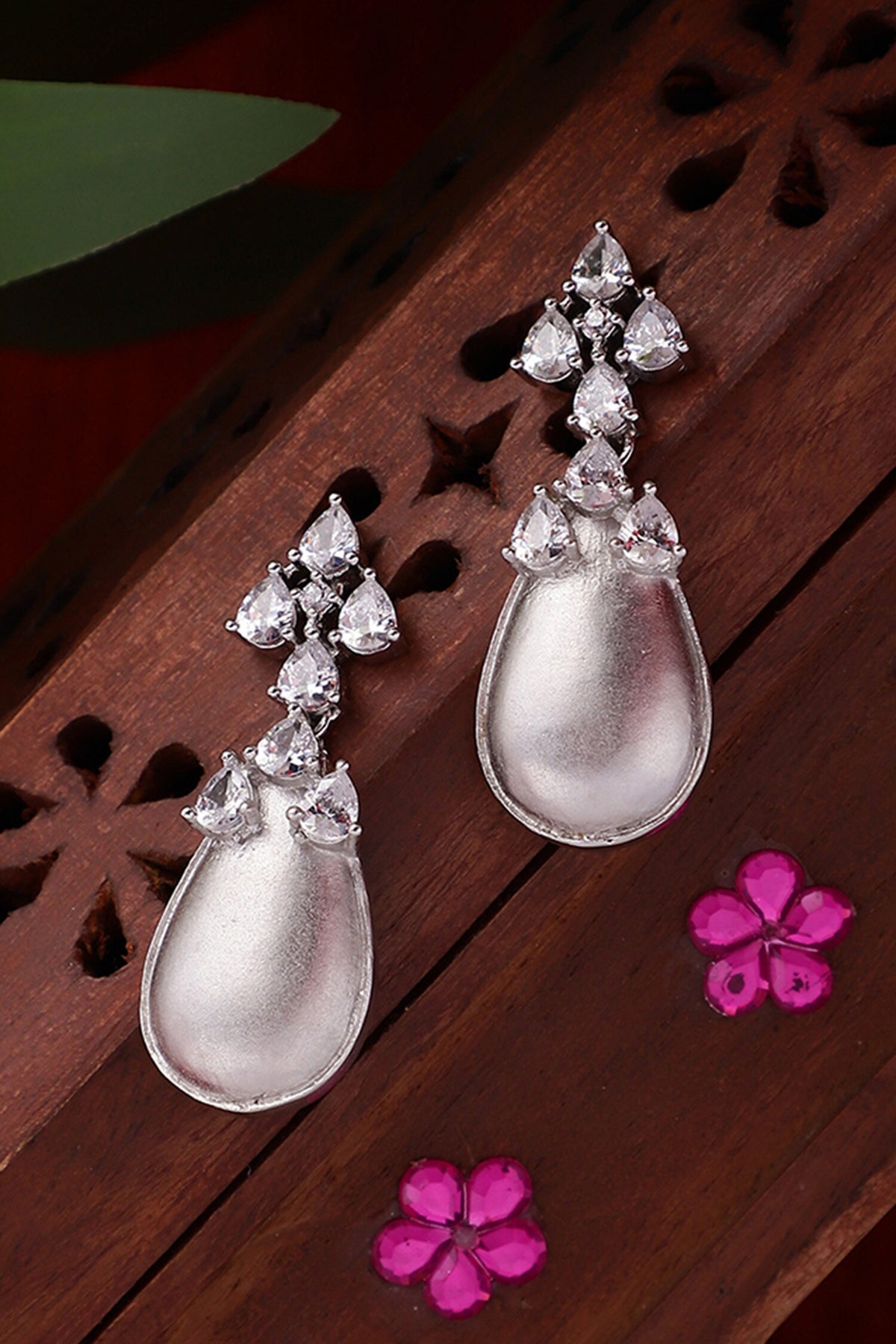 Dhoondhla Stone Cluster Drop Earring 