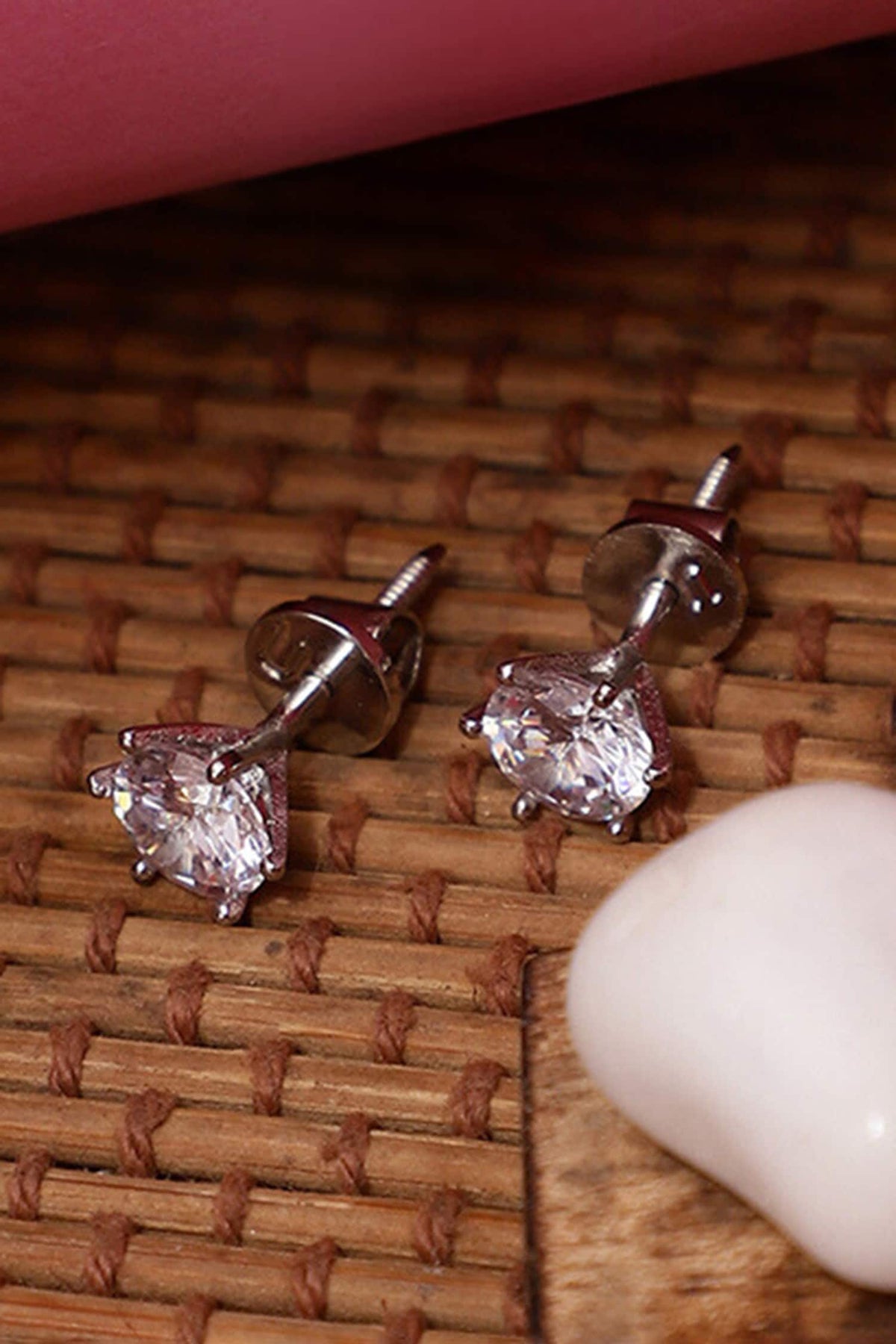 Dhatu Solitaire Stud Earrings 
