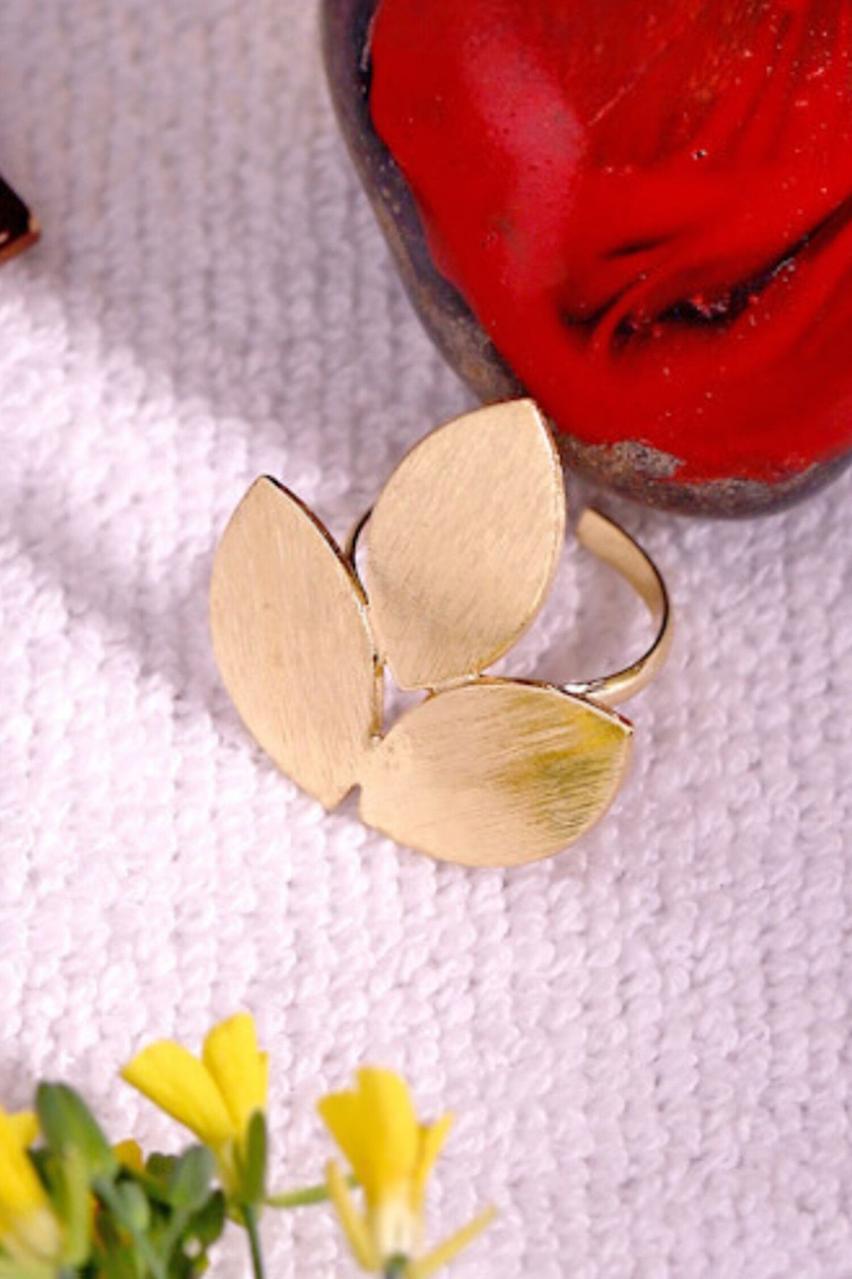 Iqbal Floral Shaped Ring 