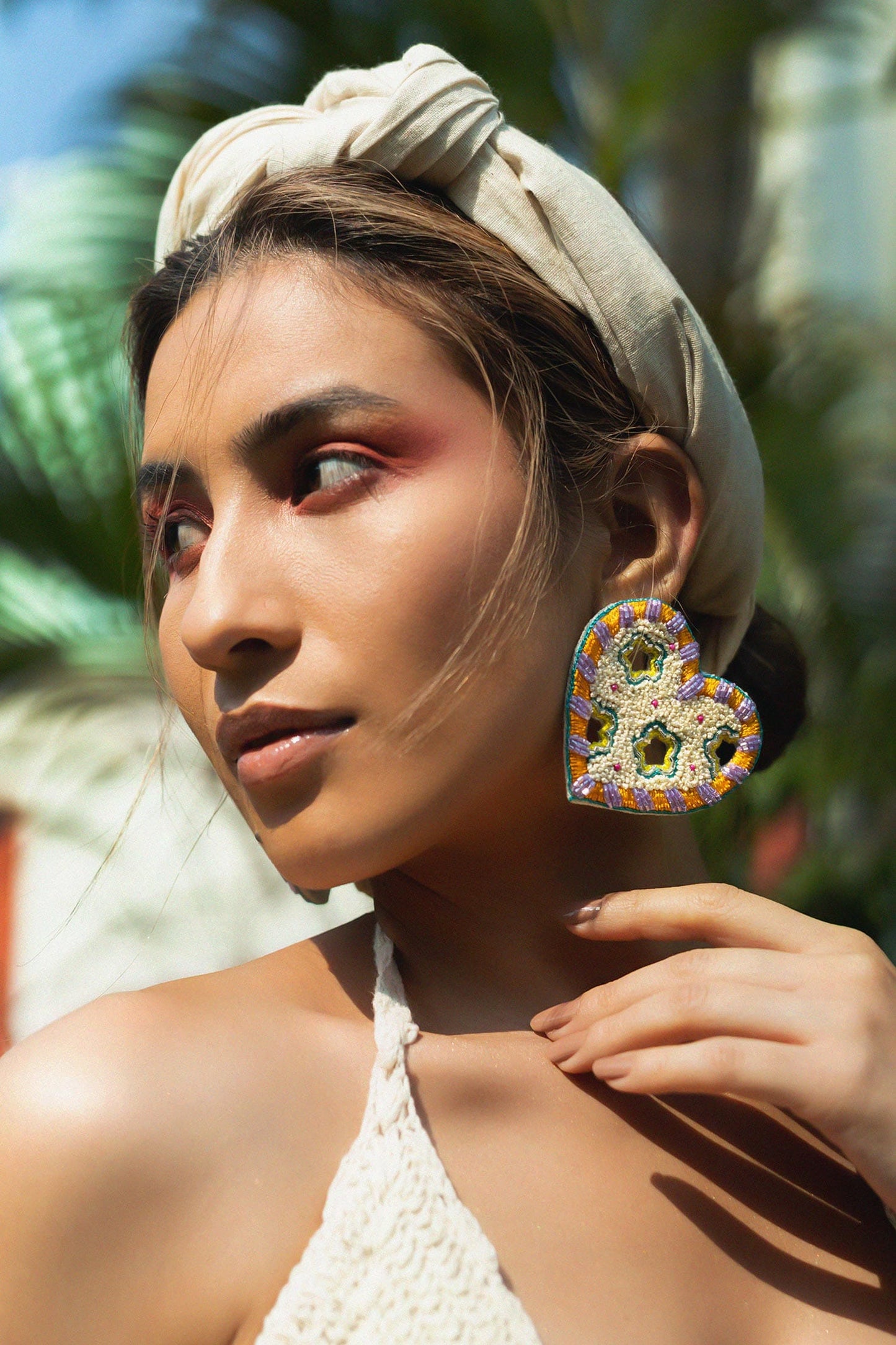Vai Thread Embroidered Studs 