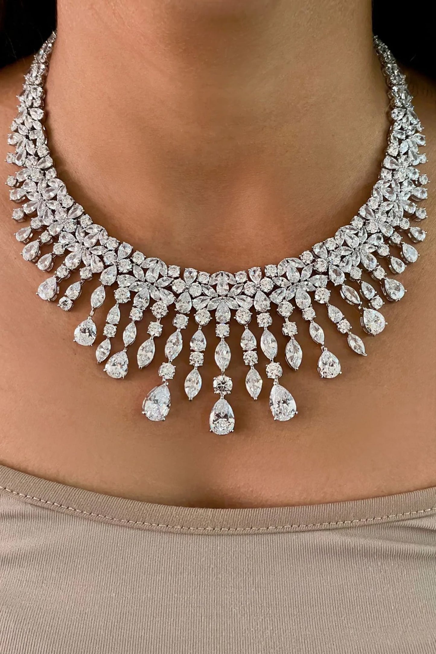 Bee Dimonte Drops Necklace Set 