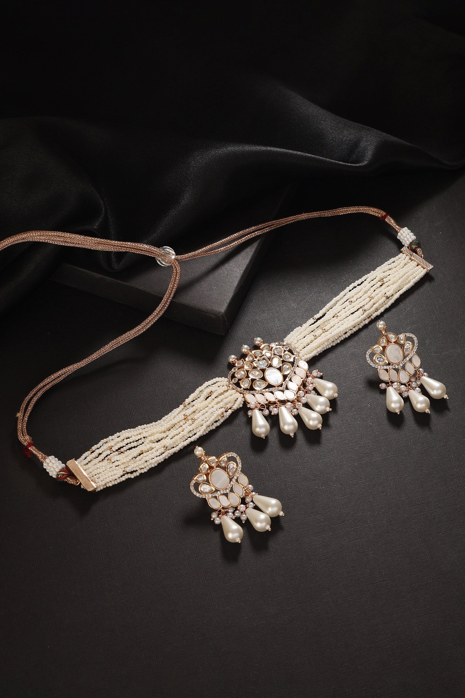 Chandani Kundan Embellished Choker Set 