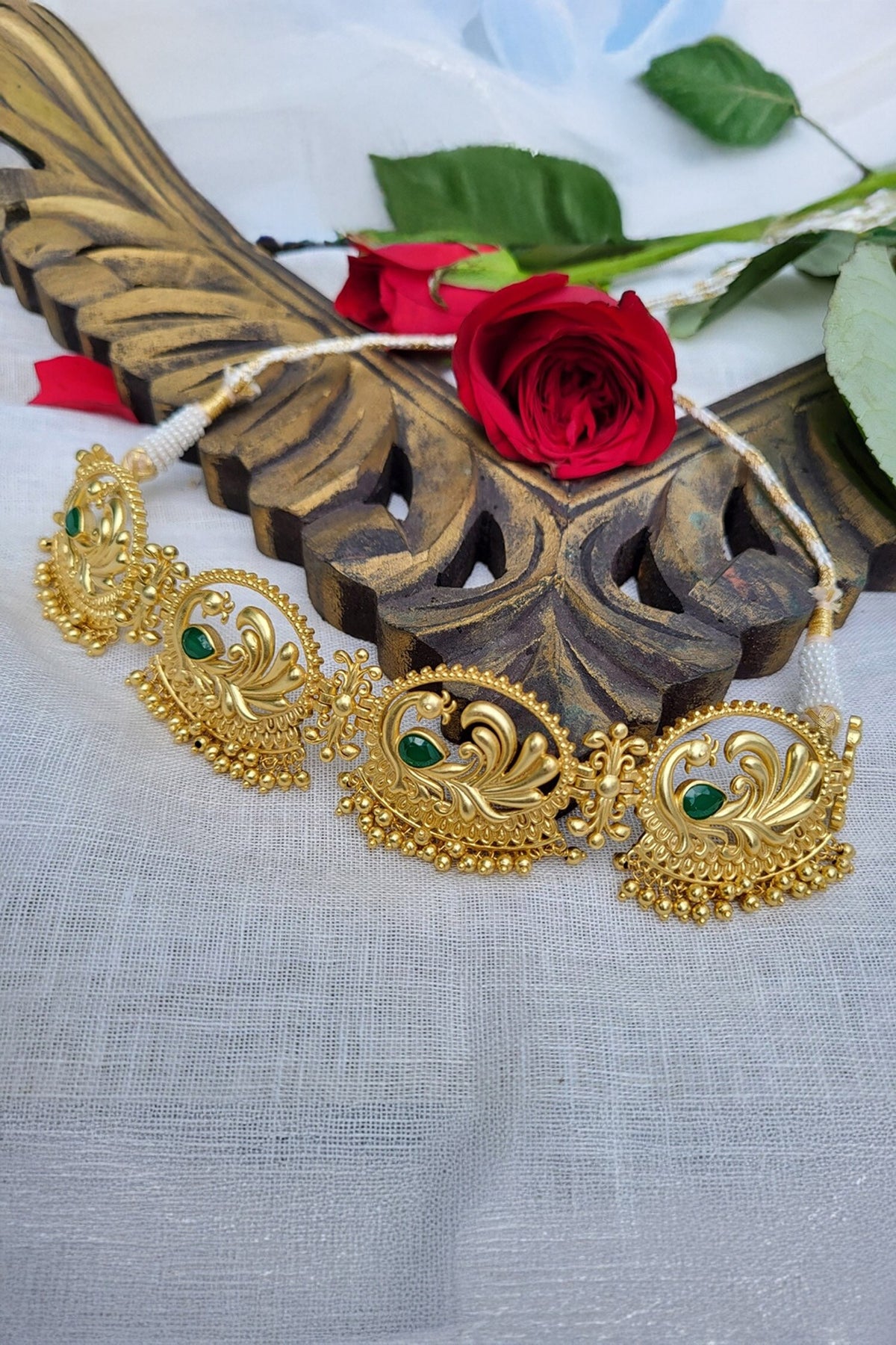 Majestic Mor Choker Necklace 
