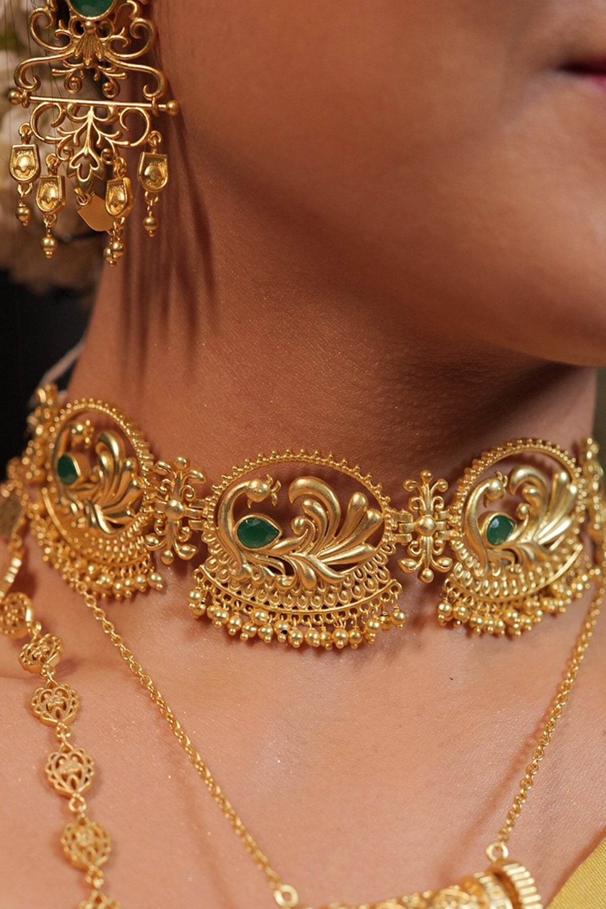 Majestic Mor Choker Necklace 