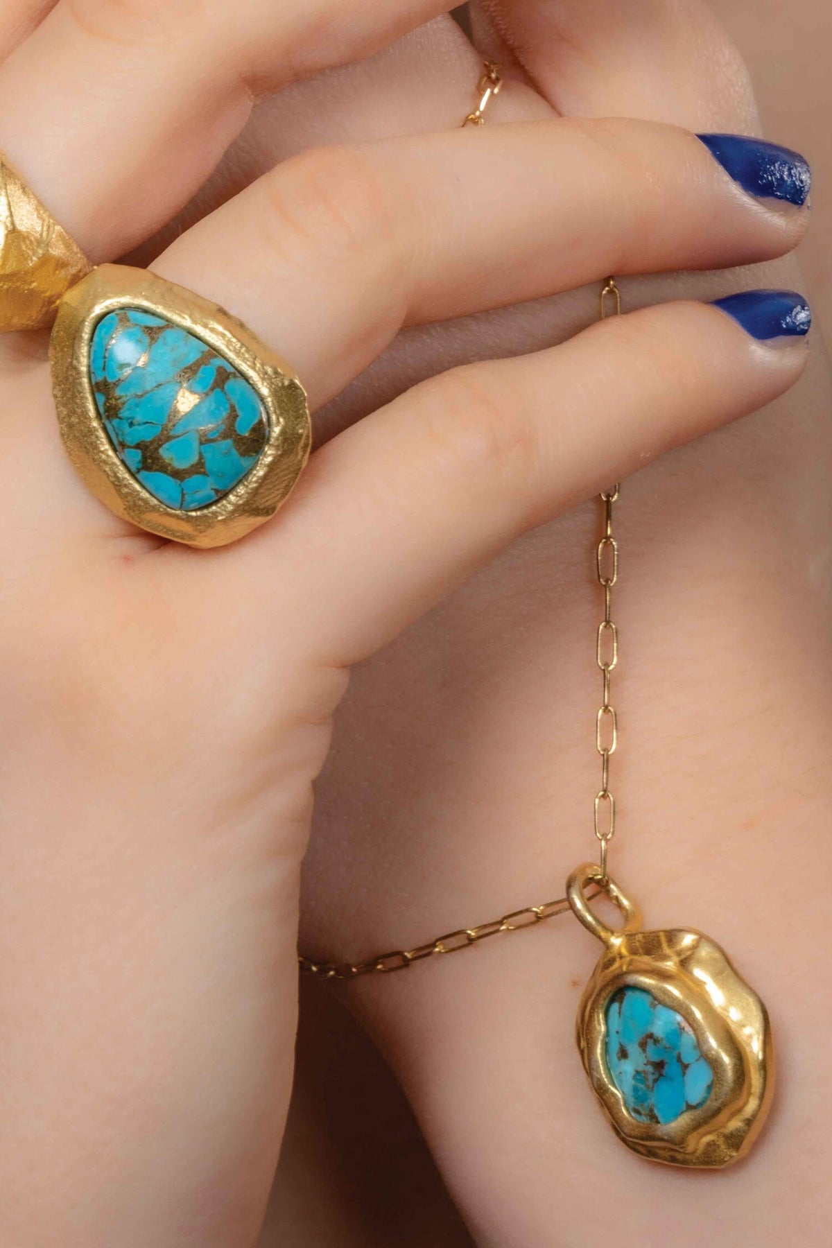 Mineral Chunk Embellished Pendant Necklace 