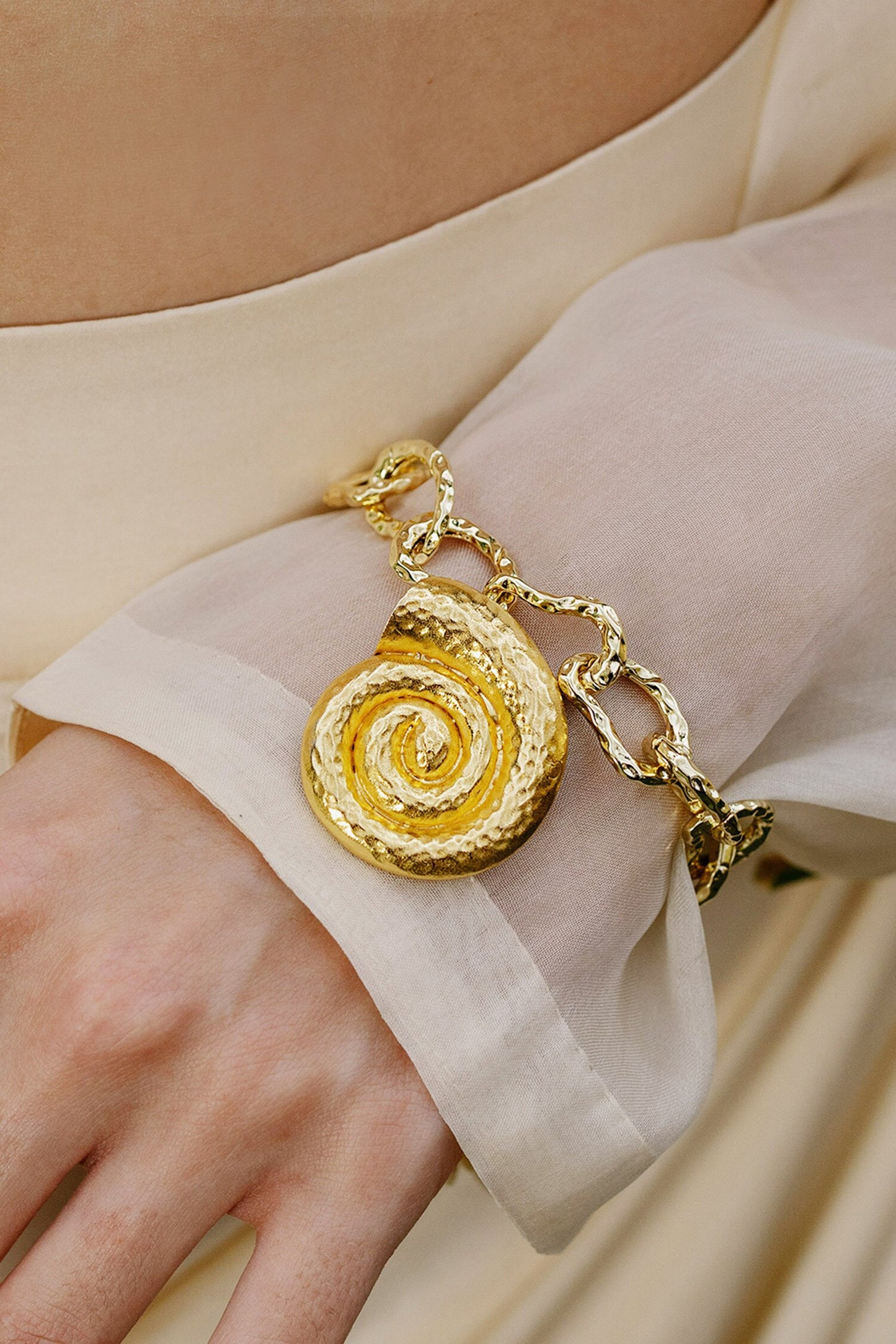 Textured Coral Shell Link Bracelet 
