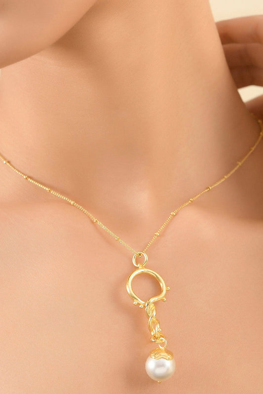 Dewy Pearl Embellished Twist Pendant Necklace 