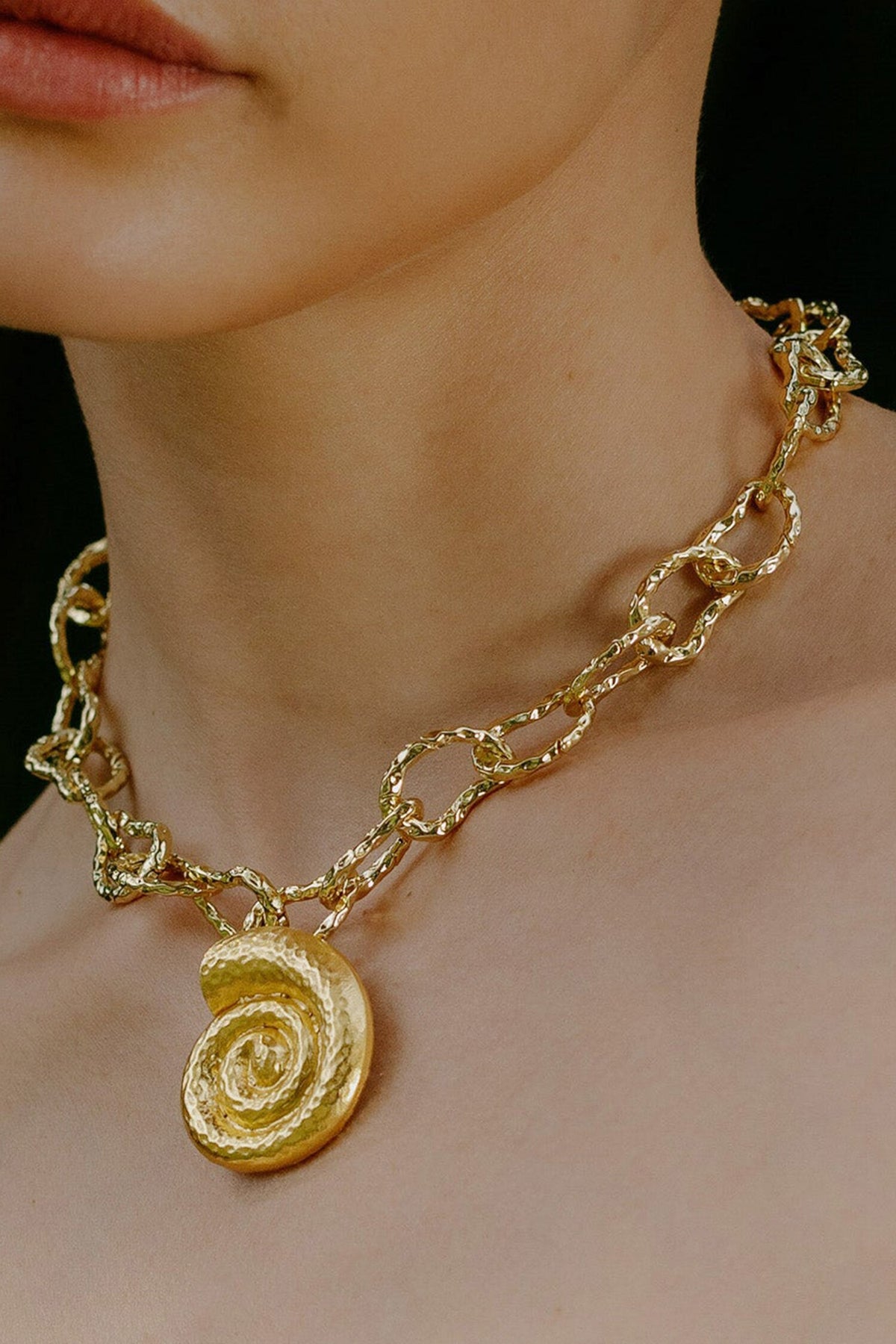 Textured Coral Shell Carved Link Necklace 