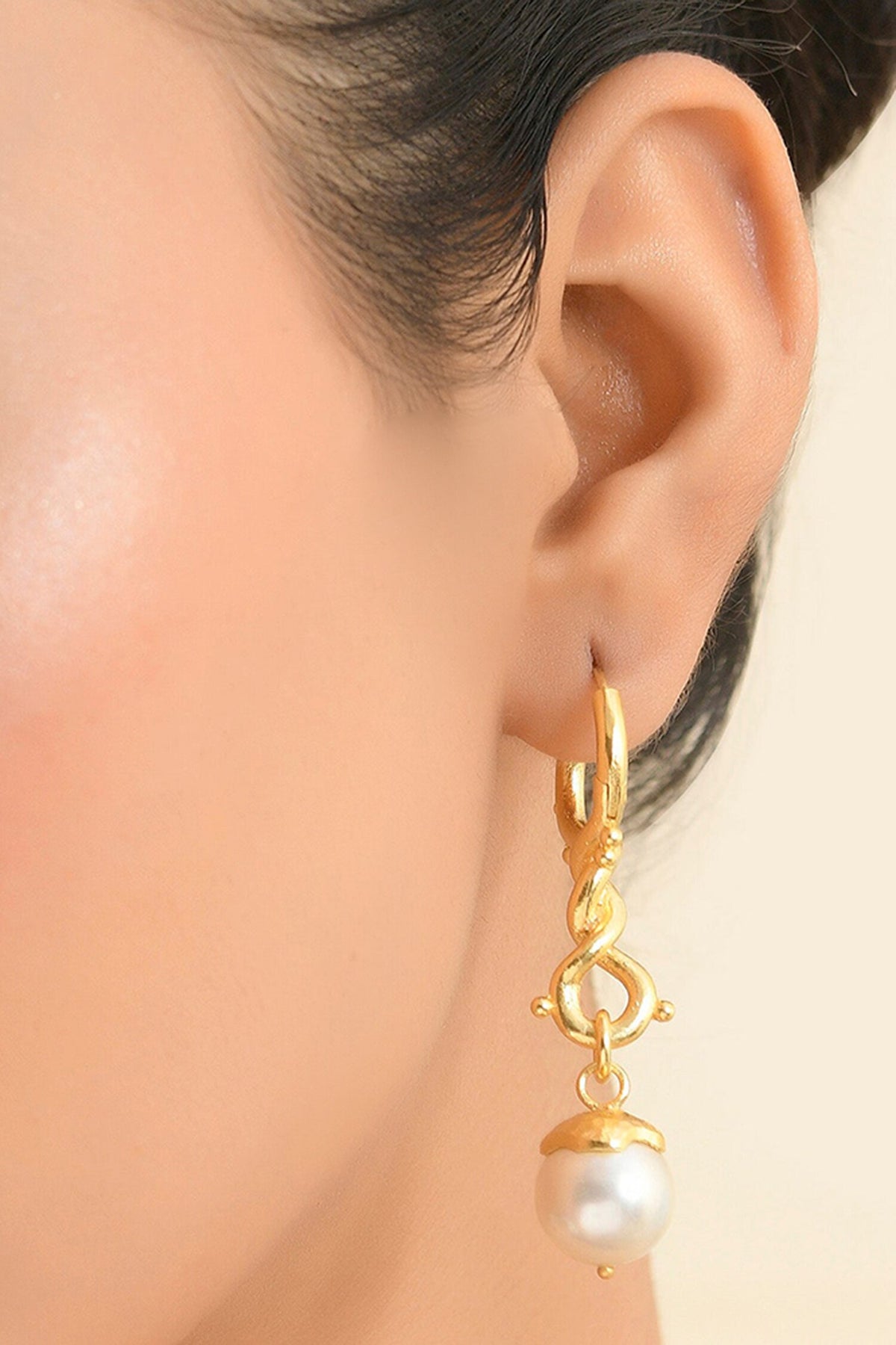 Dewy Pearl Twist Drop Earrings 