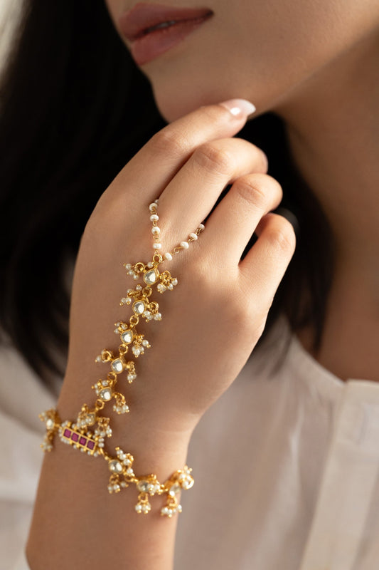 Kundan & Pearl Embellished Haathphool 