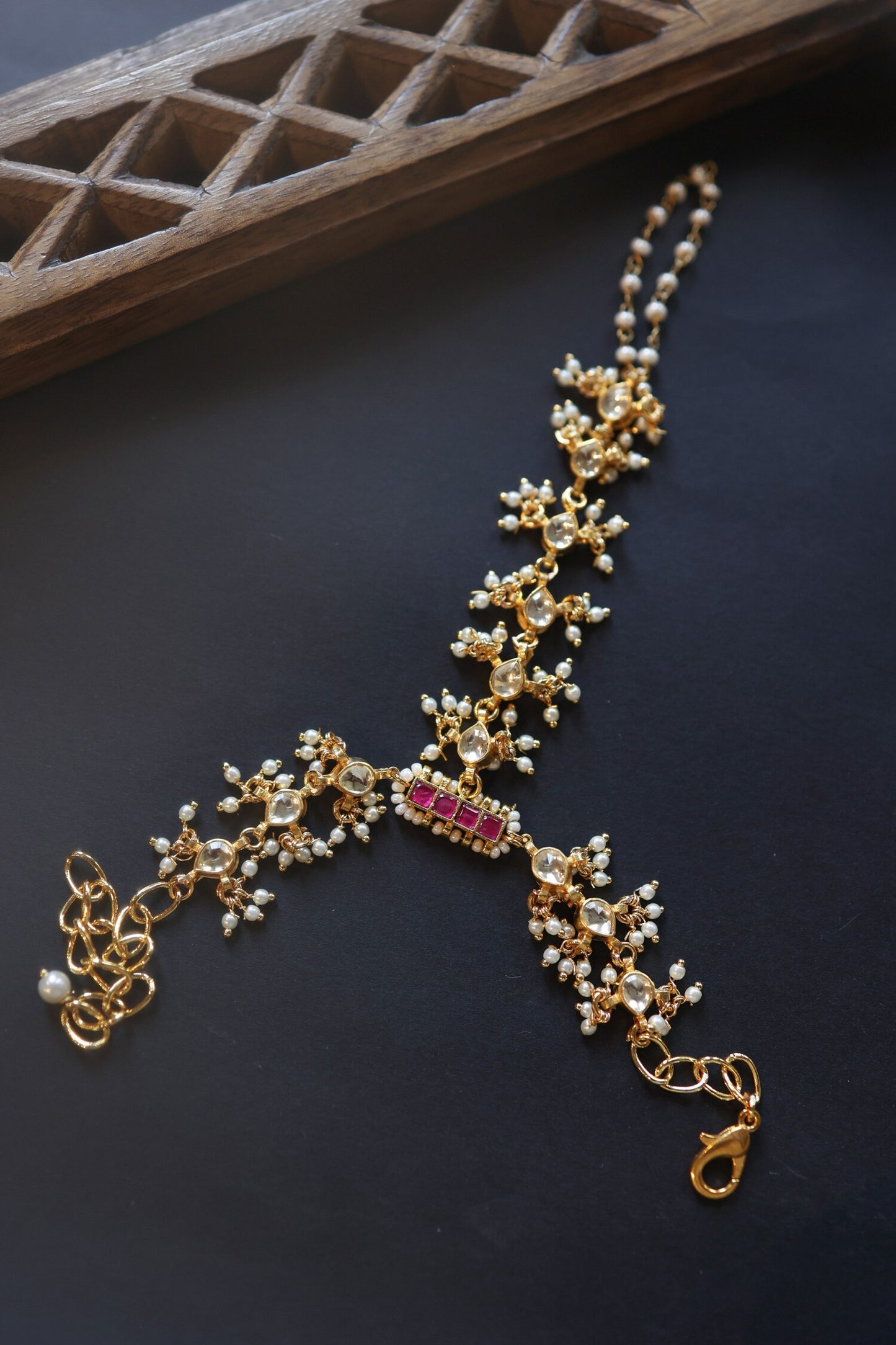 Kundan & Pearl Embellished Haathphool 