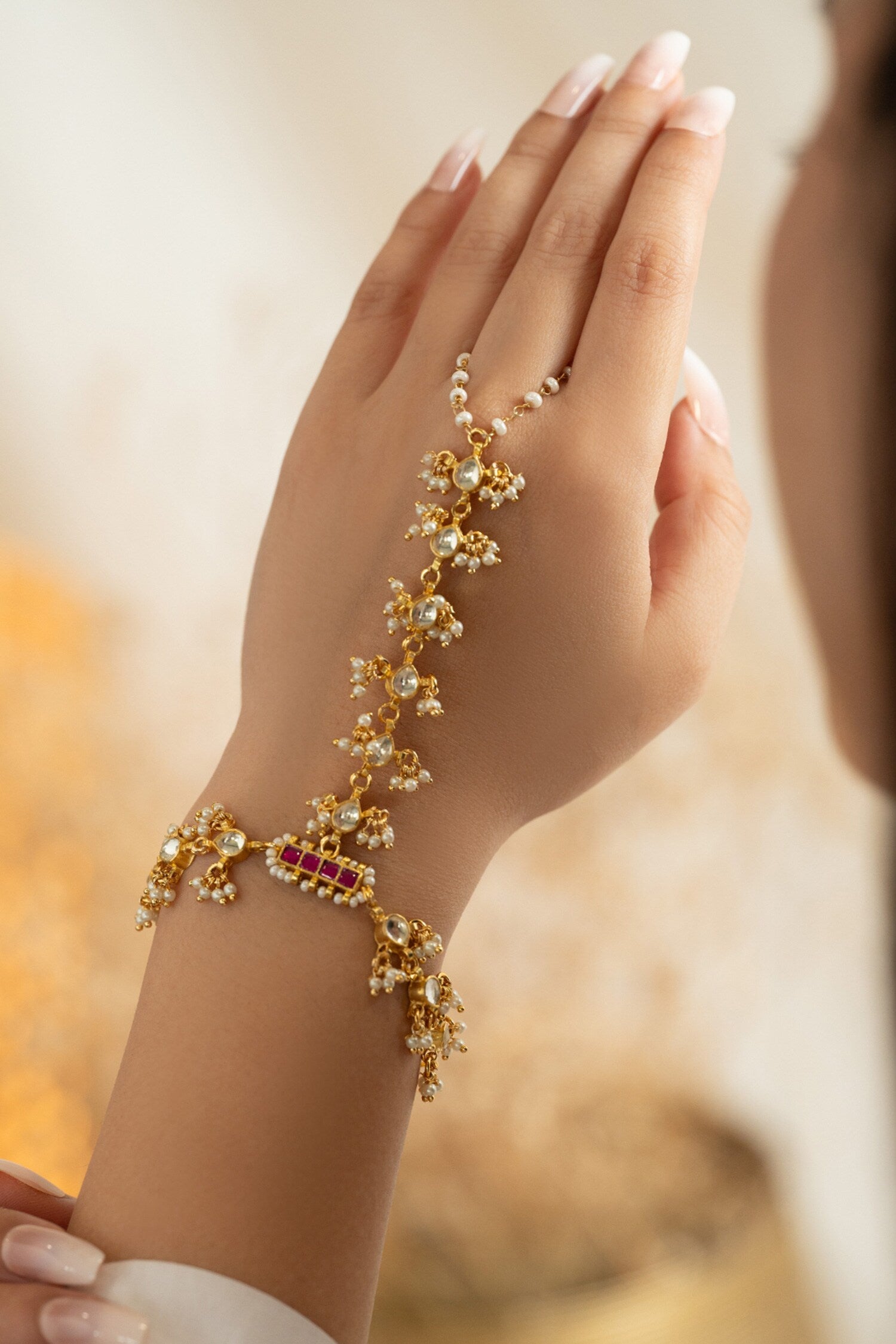 Kundan & Pearl Embellished Haathphool 