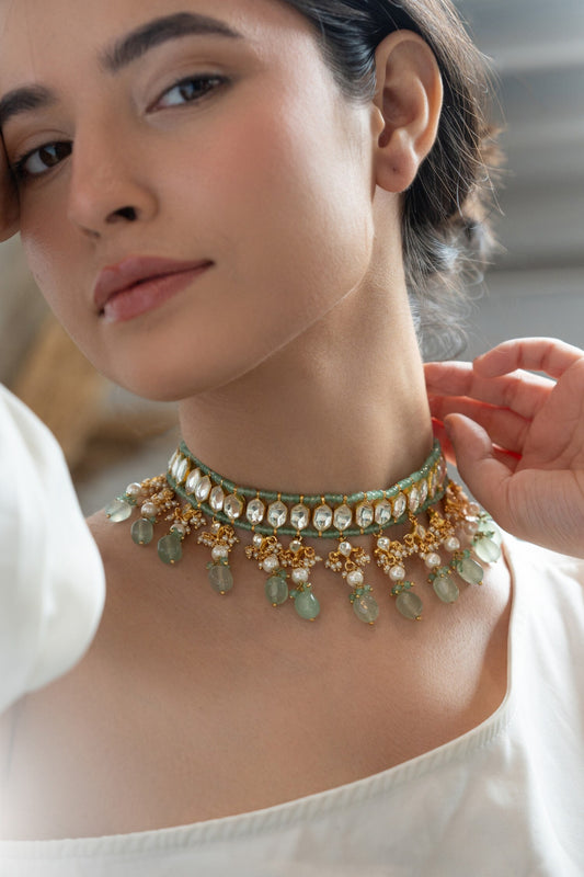 Kundan & Natural Stone Embellished Necklace 