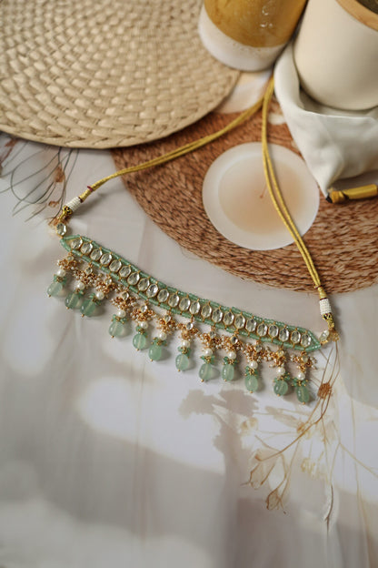 Kundan & Natural Stone Embellished Necklace 
