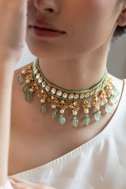 Kundan & Natural Stone Embellished Necklace 