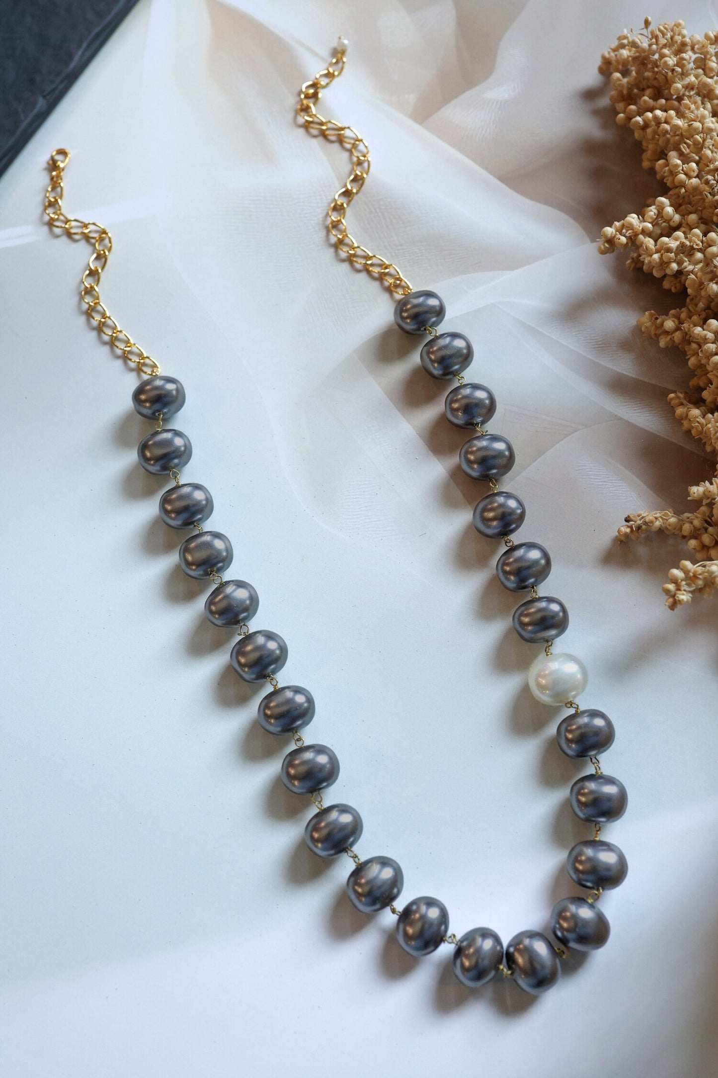 Pearl Embellished Necklace 