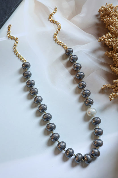 Pearl Embellished Necklace 