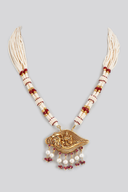Carved Pearl Embellished Pendant Necklace 