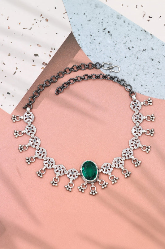 Majestic Glow Carved Stone Embellished Necklace 