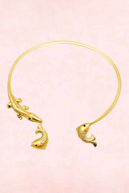 Alligator Catching Fish Choker 