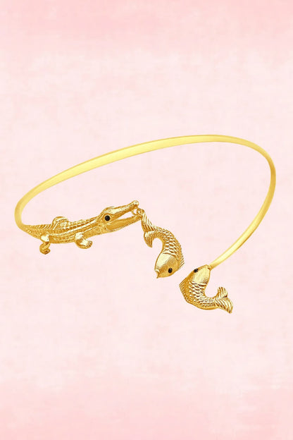 Alligator Catching Fish Choker 