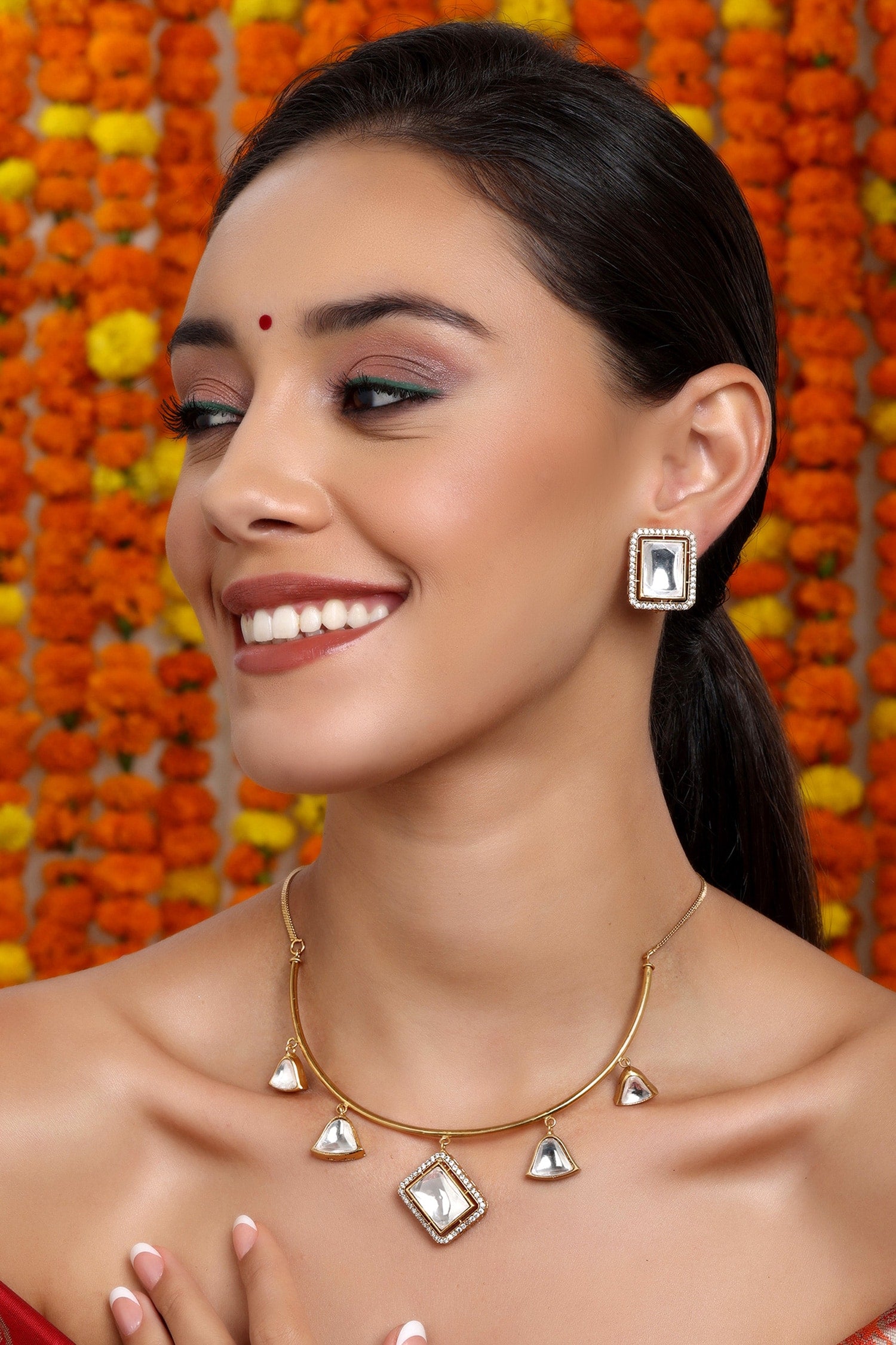 Kundan Embellished Hasli Chain Necklace Set 