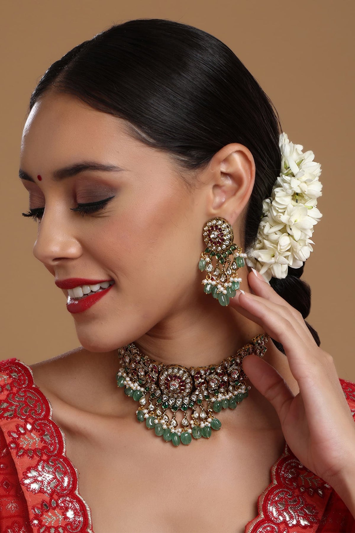 Floral Emerald Embellished Choker Set 
