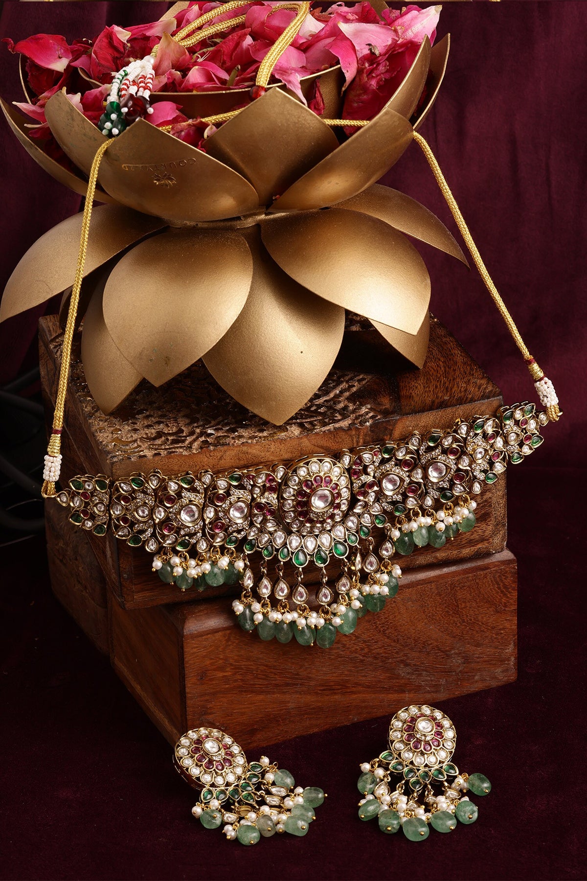 Floral Emerald Embellished Choker Set 