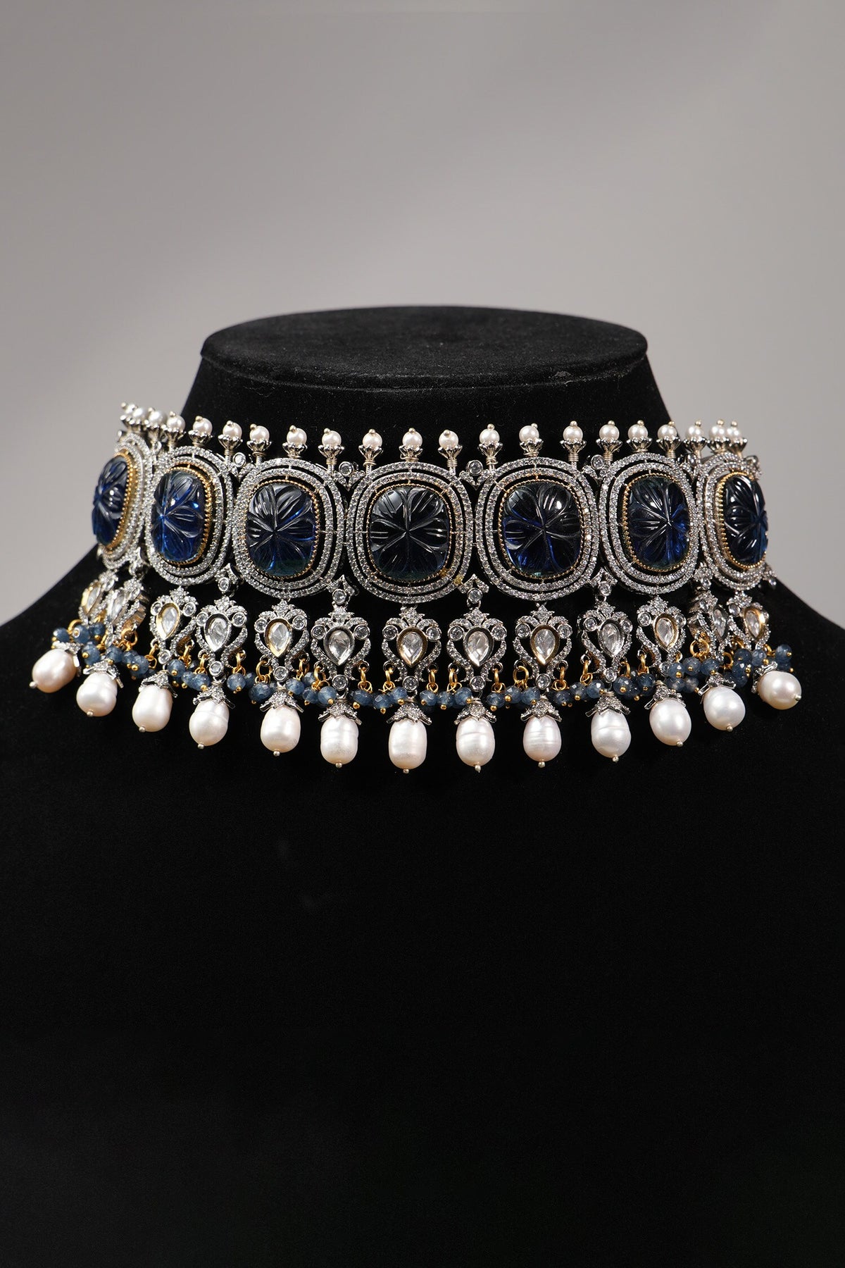 Carved Saphire Stone Embellished Choker Set 