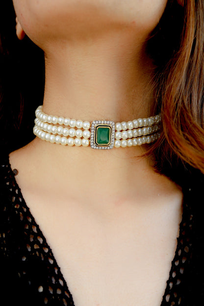 Stone Pearl Choker 