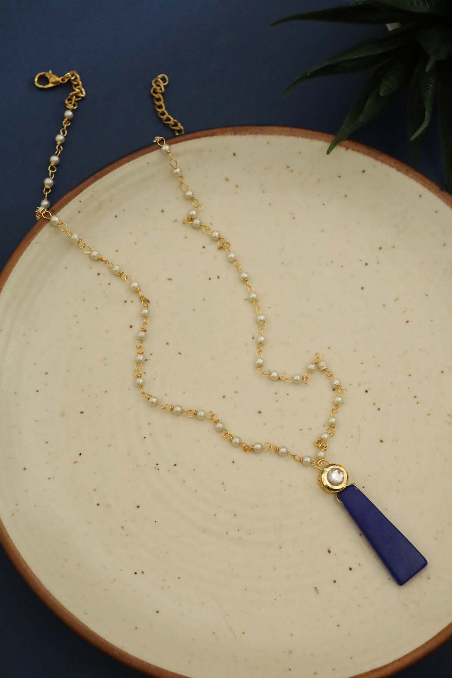 Stone Drop Pearl Strewn Pendant Chain 