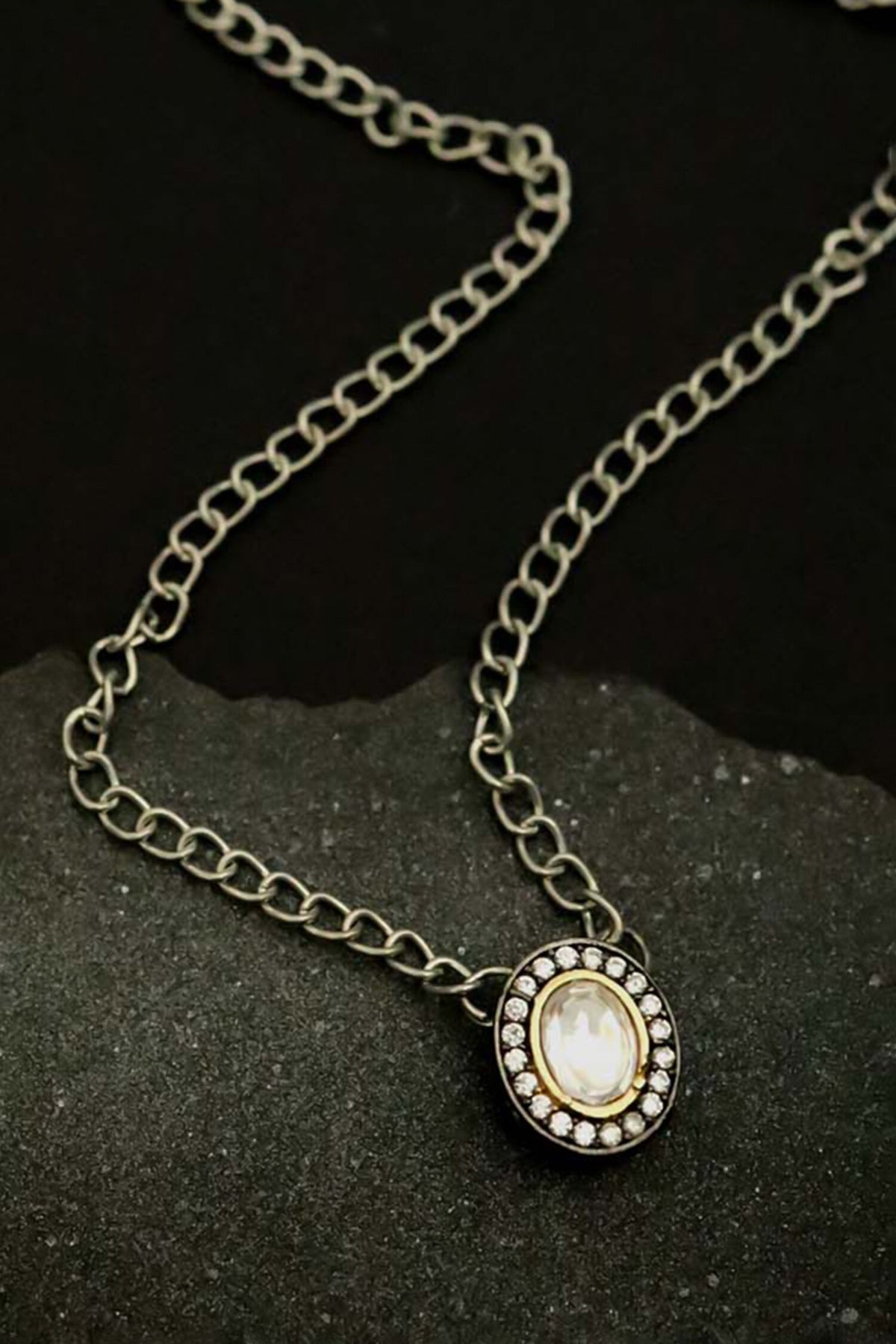 Polki Embellished Pendant Necklace 