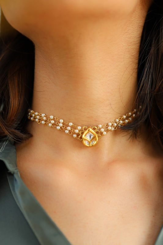 Kundan Embellished Pendant Choker 