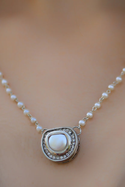 Pearl Embellished Pendant Necklace 