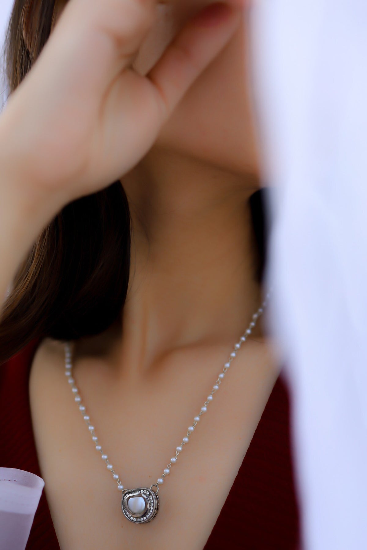 Pearl Embellished Pendant Necklace 