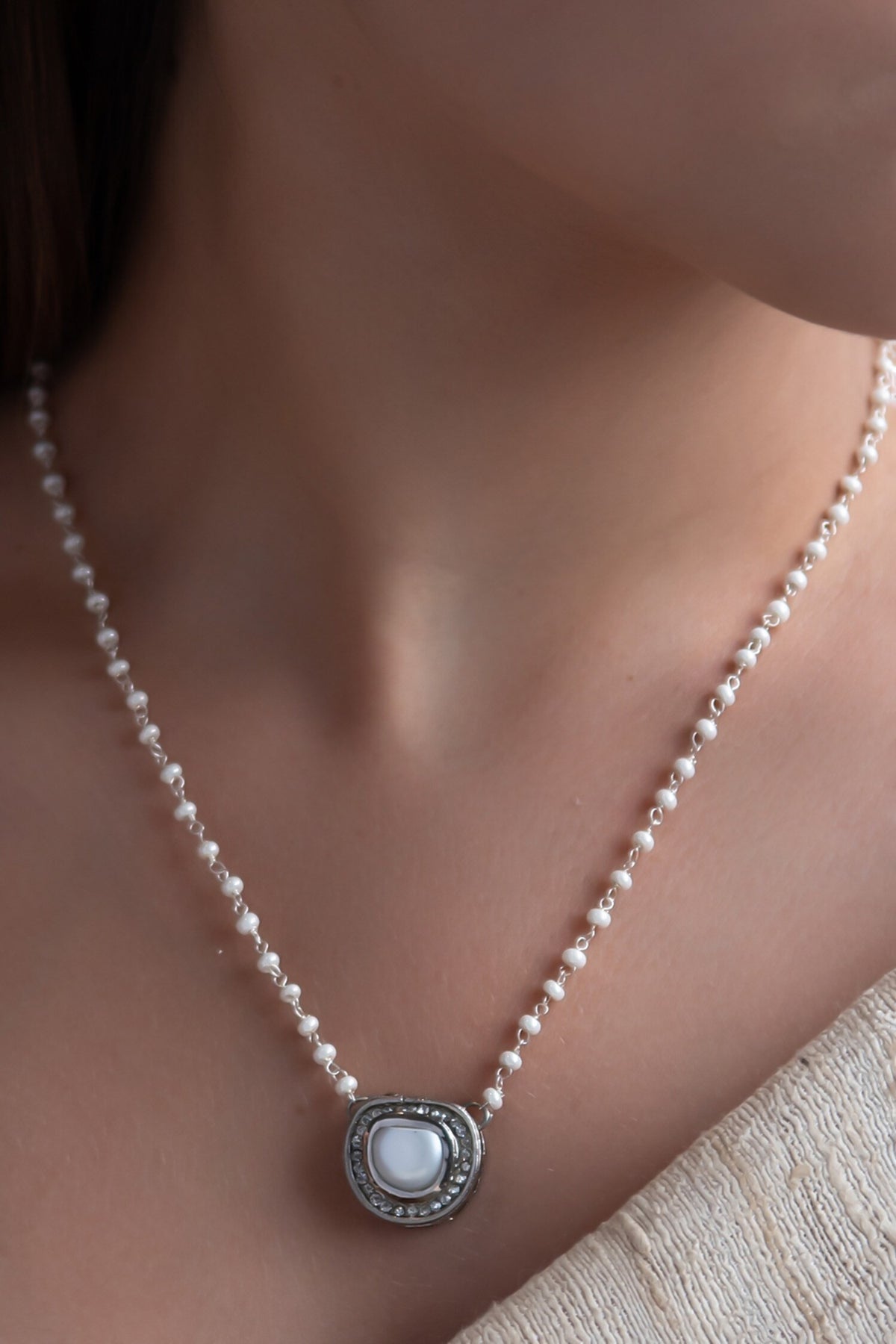Pearl Embellished Pendant Necklace 